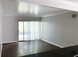 18620 Hatteras St, Unit 286 in Los Angeles, CA - Building Photo - Building Photo