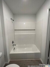 13819 Llama Pl photo'