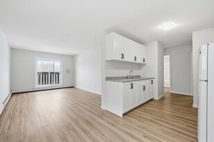 West Ridge Apartments in Saskatoon, SK - Building Photo