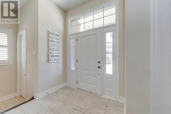 3263 Donald Mackay St in Oakville, ON - Building Photo - Building Photo