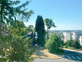 826 N Garden St in Bellingham, WA - Building Photo