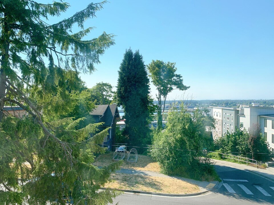 826 N Garden St in Bellingham, WA - Building Photo