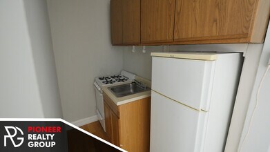 2825 N Burling St, Unit 2827 North BURLING, #2827 in Chicago, IL - Building Photo - Building Photo