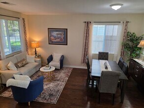 10403 Coconut Grove Ct in Bakersfield, CA - Foto de edificio - Building Photo