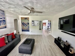 832 NW 76th St in Miami, FL - Building Photo - Building Photo