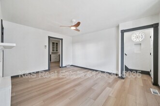 2104 Straubs Ln in Pittsburgh, PA - Building Photo - Building Photo