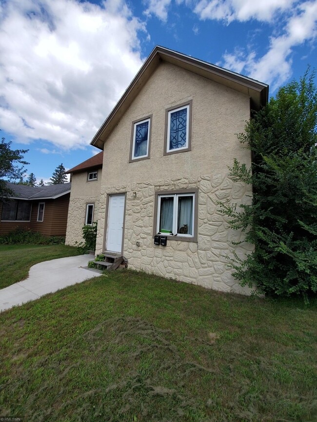 property at 723 S 6th St