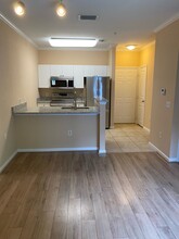9314 Crescent Loop Cir, Unit 203 in Tampa, FL - Building Photo - Building Photo