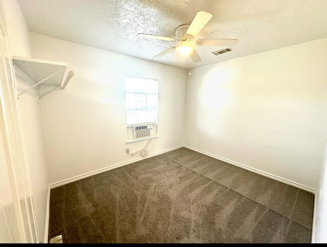 831-832 Deerpass Dr in Channelview, TX - Building Photo - Building Photo