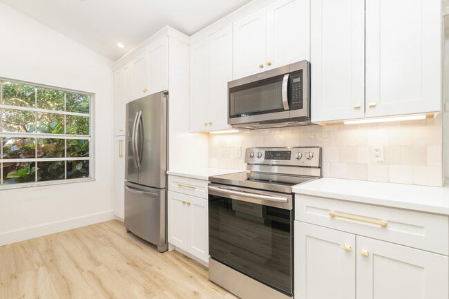 15 Commodore Pl in Palm Beach Gardens, FL - Building Photo - Building Photo