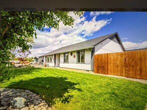 3699 Ave G in White City, OR - Building Photo - Building Photo