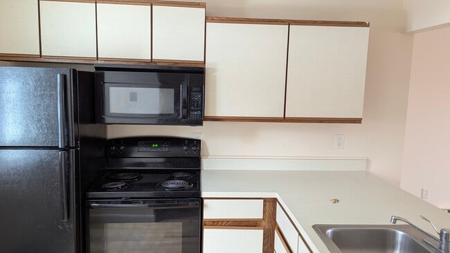 4051 Oneida St, Unit 2 in New Hartford, NY - Building Photo - Building Photo