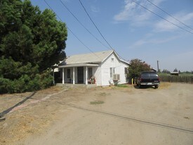 1142-1202 E K Ave in Visalia, CA - Building Photo