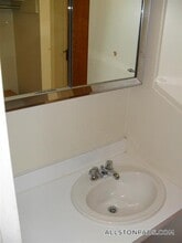 1110 Commonwealth Ave, Unit 202 in Boston, MA - Foto de edificio - Building Photo