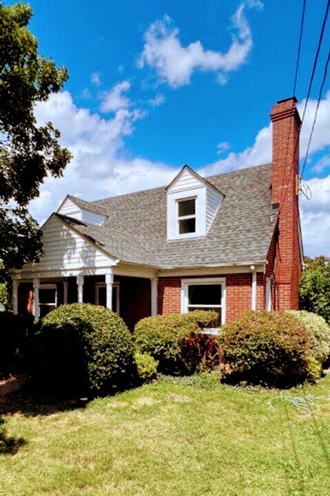 1108 Westview Dr in Lynchburg, VA - Building Photo