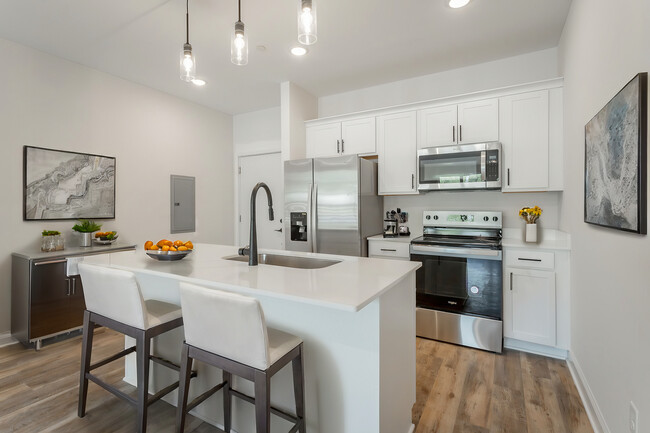 Stylish Units in the Heart of Highland Park in Chattanooga, TN - Building Photo - Building Photo