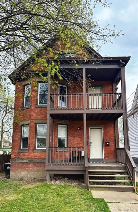 236 Mansion St, Unit 1 in Poughkeepsie, NY - Building Photo