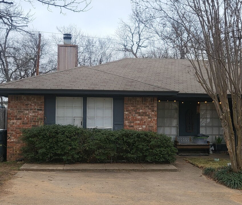 517 Claire Ct in Arlington, TX - Building Photo