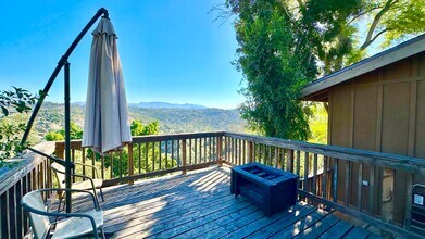 2706 Vía Del Robles in Fallbrook, CA - Building Photo - Building Photo