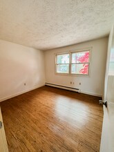 23 Crown St in Stafford, CT - Building Photo - Building Photo