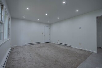 16 Oenoke Pl in Stamford, CT - Building Photo - Building Photo