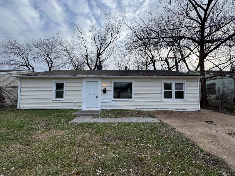 52 St Gregory Dr in Sauget, IL - Building Photo