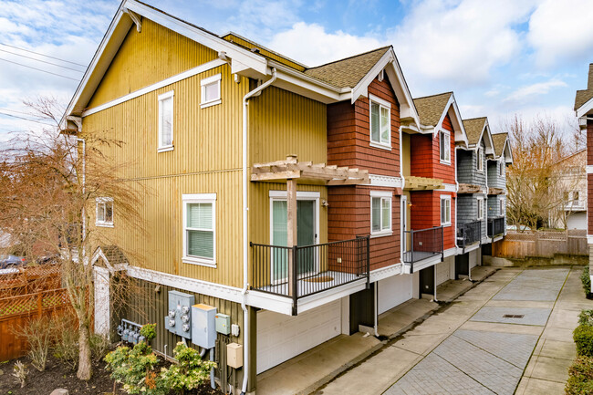 GREEN LAKE SIX TOWNHOMES in Seattle, WA - Foto de edificio - Building Photo