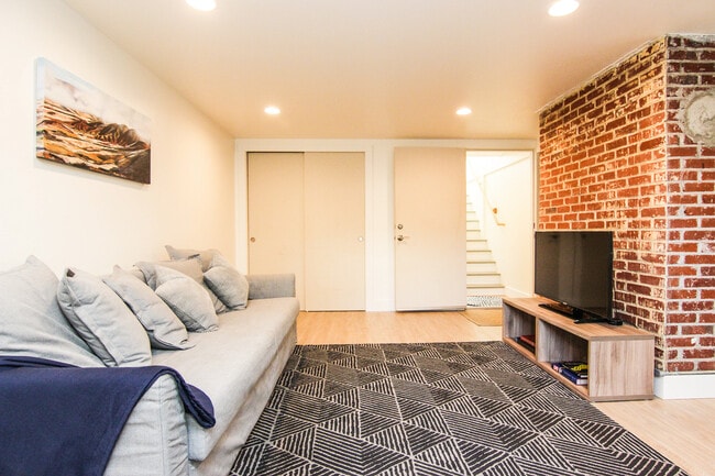 5115 N Concord Ave, Unit B in Portland, OR - Building Photo - Building Photo