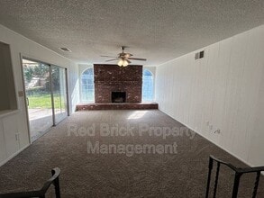 526 W Donna Dr in Merced, CA - Building Photo - Building Photo