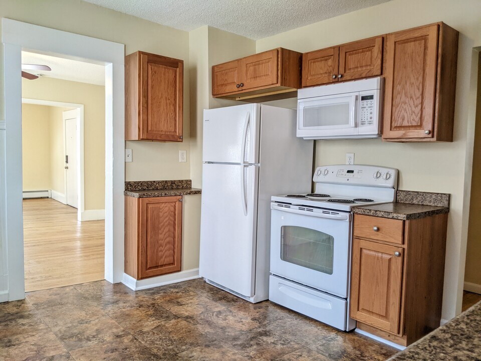 15 Casimir St in Westfield, MA - Building Photo