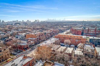 3852 N Southport Ave, Unit 2 in Chicago, IL - Building Photo - Building Photo