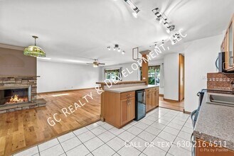 1123 Duxbury Ln in Schaumburg, IL - Building Photo - Building Photo