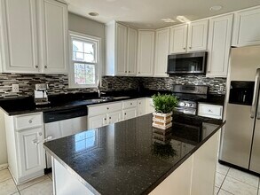 2057 Pieris Ct in Vienna, VA - Building Photo - Building Photo