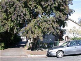 327 Decker St in Santa Rosa, CA - Foto de edificio - Building Photo