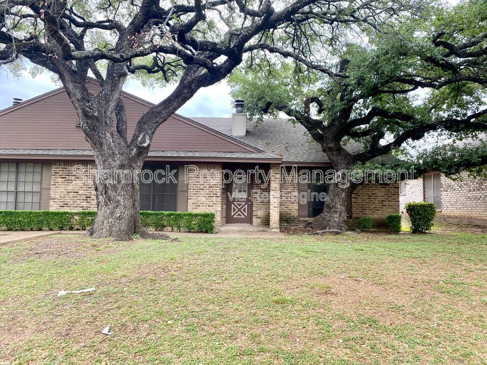 910 Briar Dr in Waco, TX - Building Photo