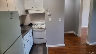 3726 Albany Post Rd in Hyde Park, NY - Building Photo - Building Photo