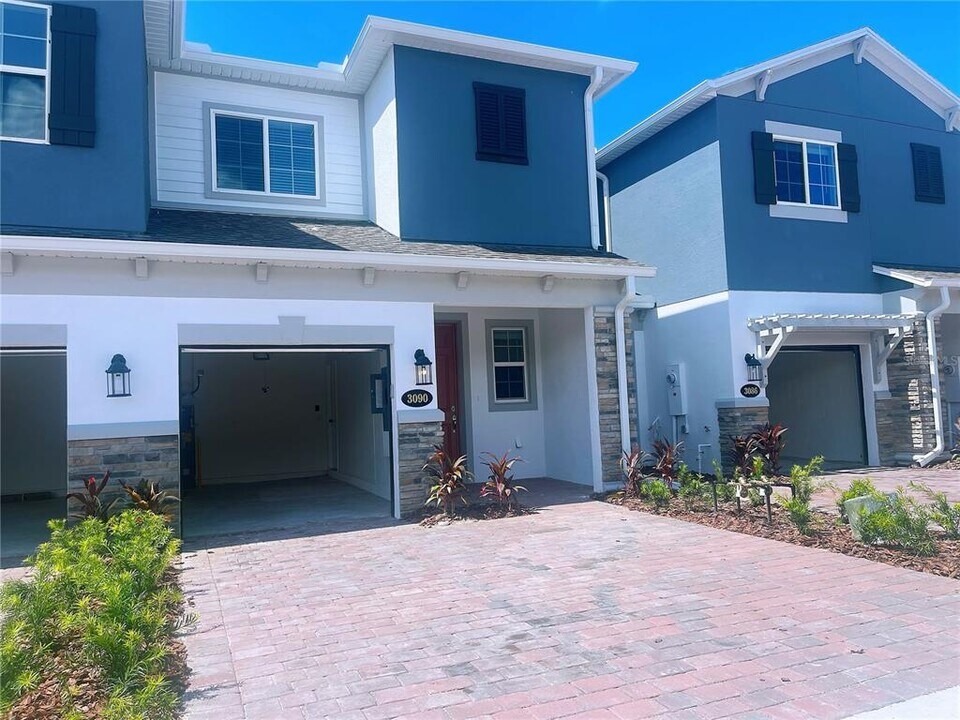 3090 Paddlebox Pt in Oviedo, FL - Building Photo