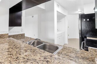 735 NW 92nd Ave, Unit 735 in Plantation, FL - Building Photo - Building Photo