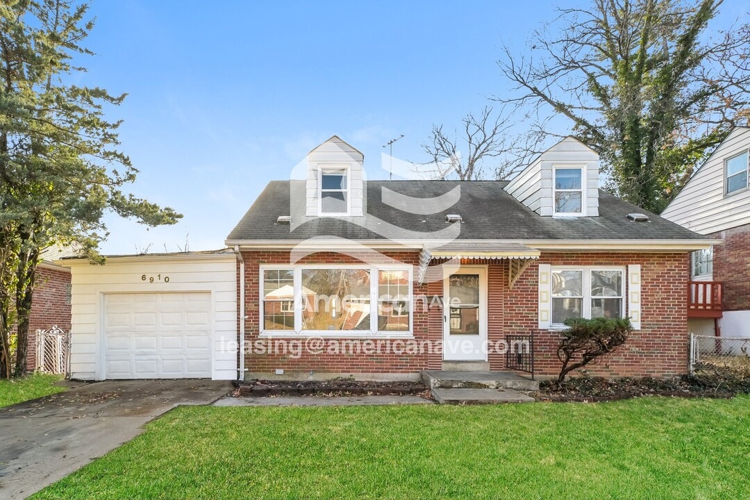 6910 Groveland Dr in St. Louis, MO - Building Photo