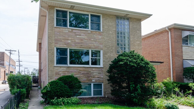 property at 1215 Balmoral Ave