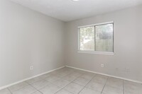 2311 W Greens Rd photo'