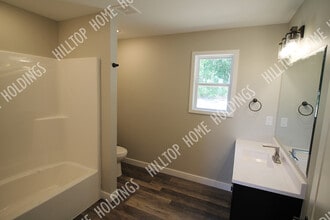 2 Oak Terrace Ln in Eldon, MO - Foto de edificio - Building Photo