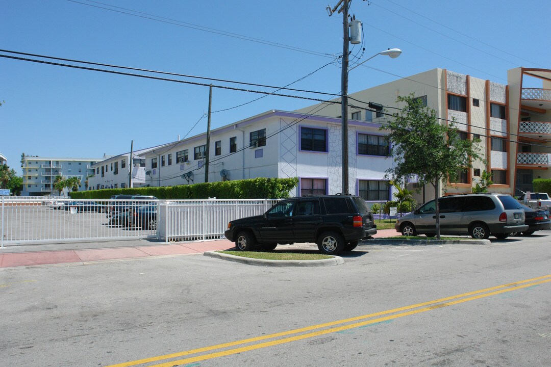 1177 Marseille Dr in Miami Beach, FL - Building Photo