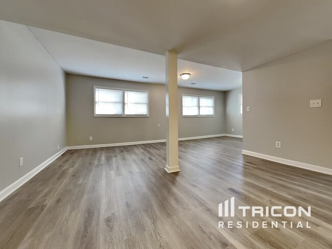 401 Barbashela Dr in Stone Mountain, GA - Building Photo - Building Photo