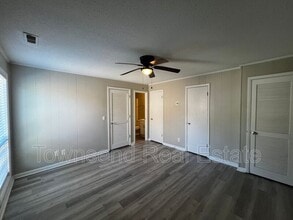 5874 Century Oaks Dr in Fayetteville, NC - Building Photo - Building Photo