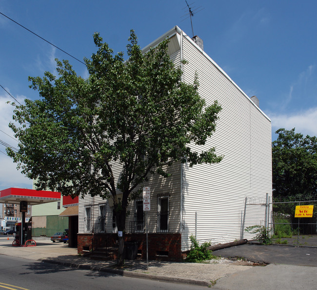 30 Jackson St in Newark, NJ - Foto de edificio - Building Photo