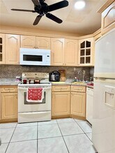 305 W 68th St, Unit 516 in Hialeah, FL - Building Photo - Building Photo