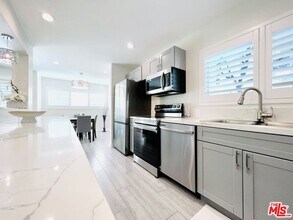 4642 Park Granada in Calabasas, CA - Building Photo - Building Photo