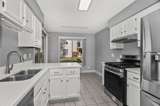 7020 Andover Ct in Woodridge, IL - Building Photo - Building Photo