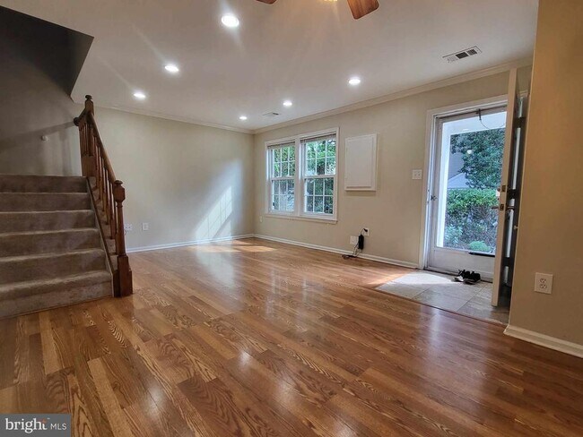 5934 Havener House Way in Centreville, VA - Building Photo - Building Photo